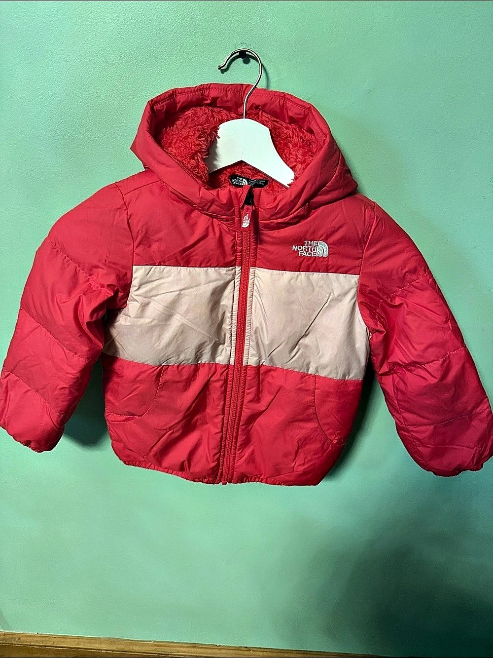 The North Face Toddler Reversible Mossbud Swirl / 550 Down Jacket pink & White
